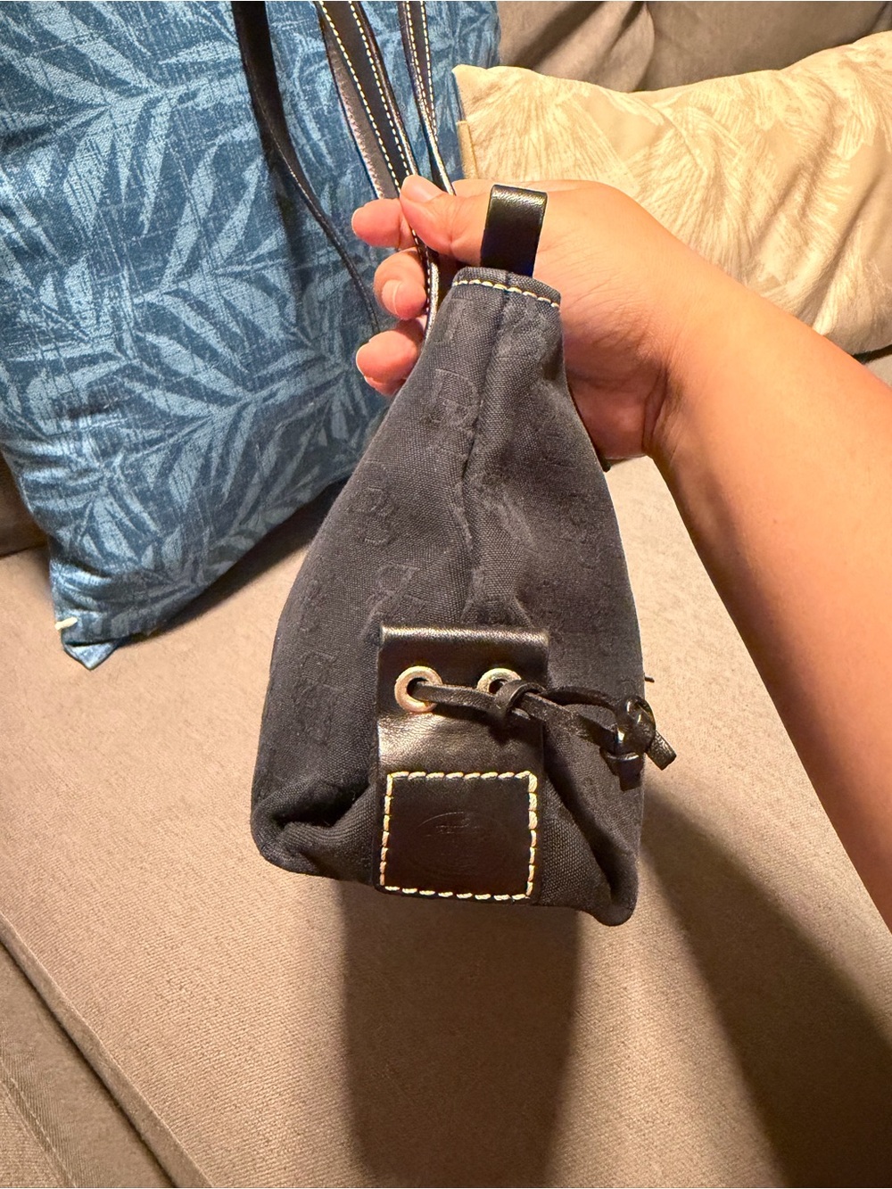 Dooney & Bourke Black Signature Tassel Shoulder Bag Tote - Picture 9 of 11
